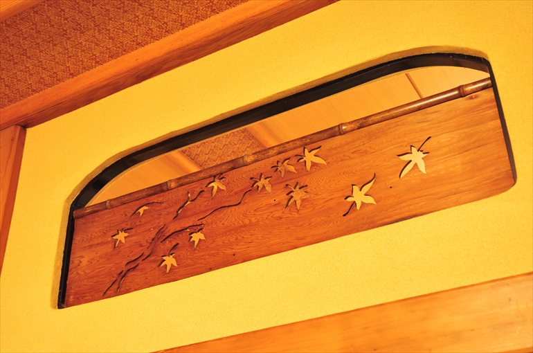 本館1階の和室には昭和初期の意匠が残る2