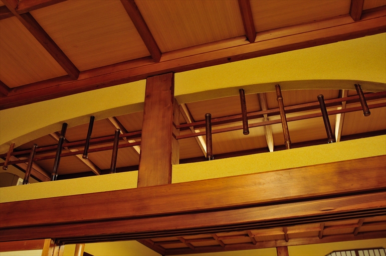 本館1階の和室には昭和初期の意匠が残る3