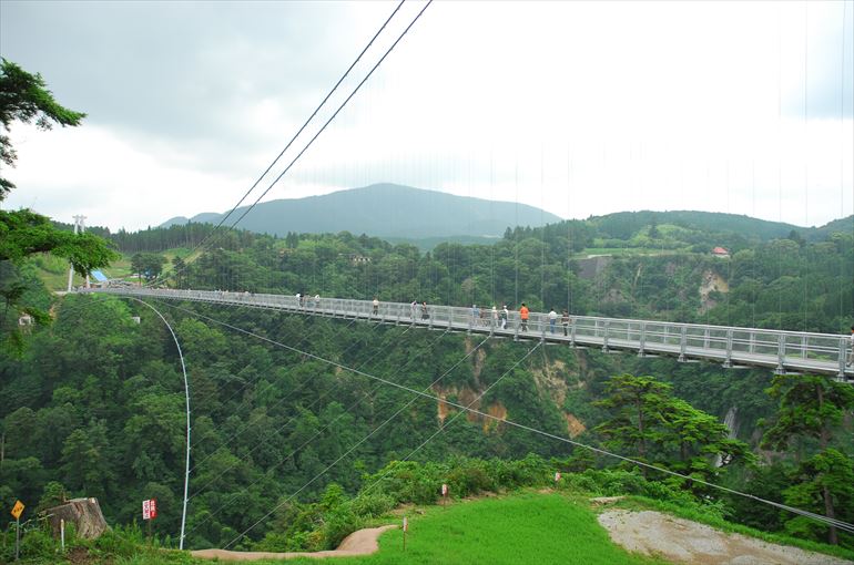 長さ390m×高さ173mを誇る「九重“夢”大吊橋」（2015年6 月下旬撮影）