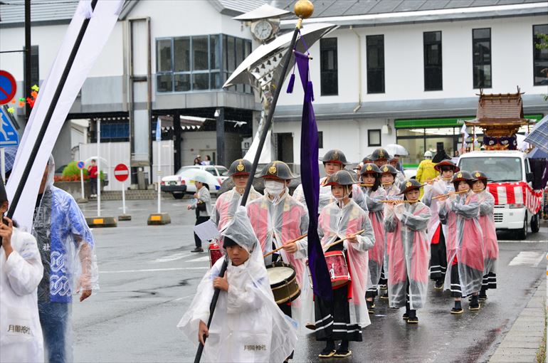 上山秋祭り三社神輿と踊り山車の様子1