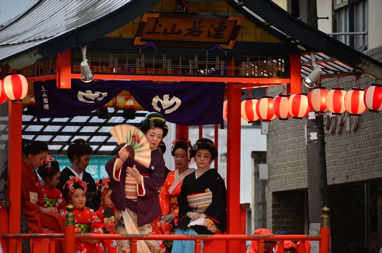 上山秋祭り三社神輿と踊り山車の様子4