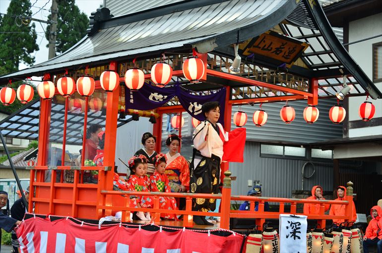 上山秋祭り三社神輿と踊り山車の様子5