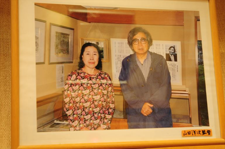 映画監督・山田洋次さんと女将さんの記念の一枚。