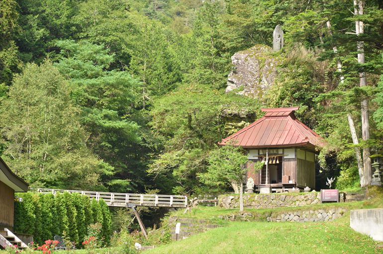 昭和初期の薬師堂と現在の薬師堂の比較