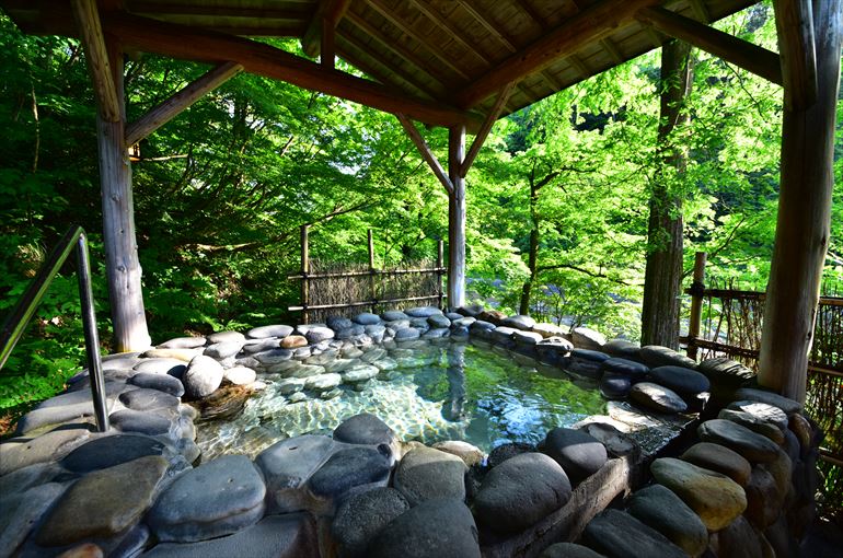 山の湯「石湯」の露天風呂