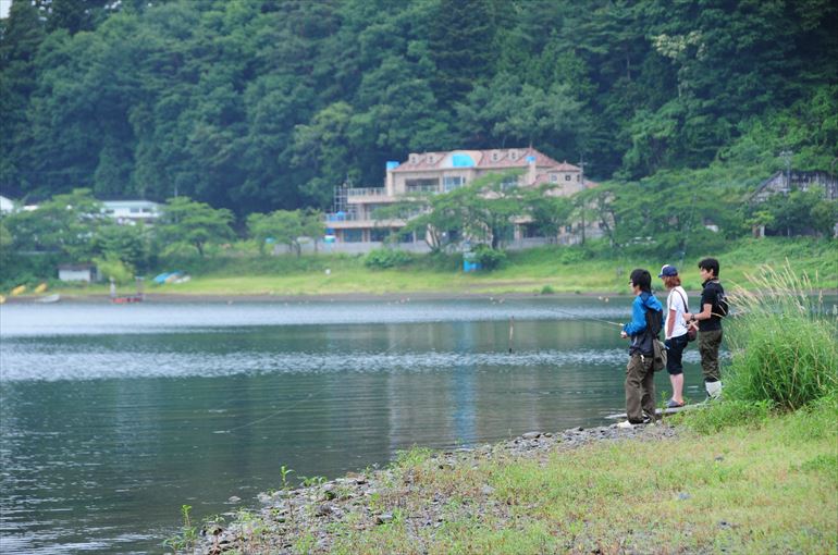 バス釣りのメッカになっている河口湖