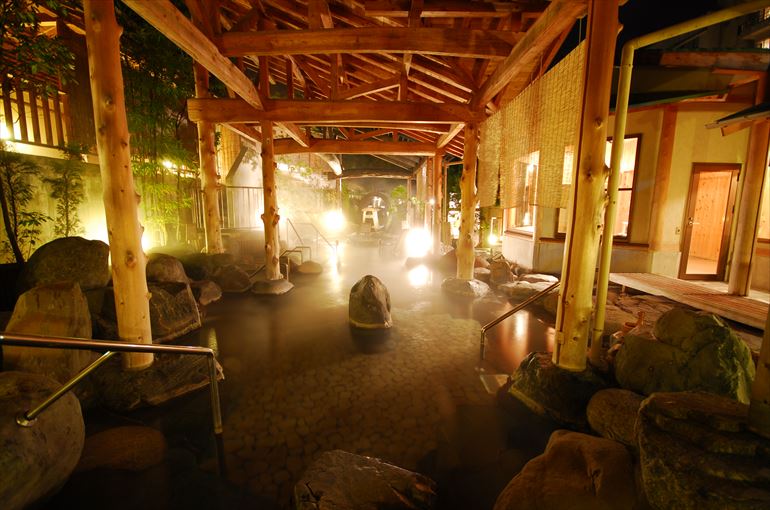 左の湯　庭園露天風呂「逢水（おうすい）の湯」2