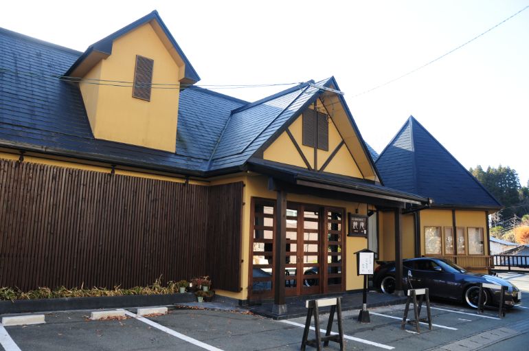 Annex Rokuan seen from Sakura Street