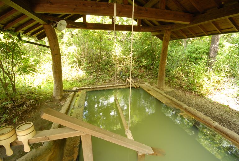 Mori-no-yu women's bath