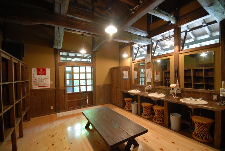 Mori-no-yu women's bath
