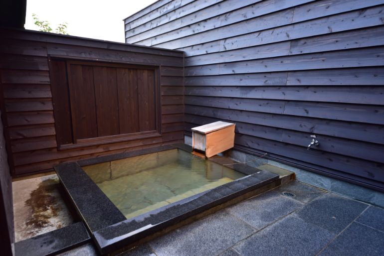 Another open-air bath in one-story type room Suoh