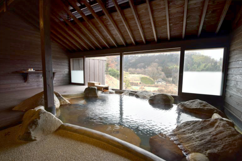 Open-air bath in one-story type guest room Shara