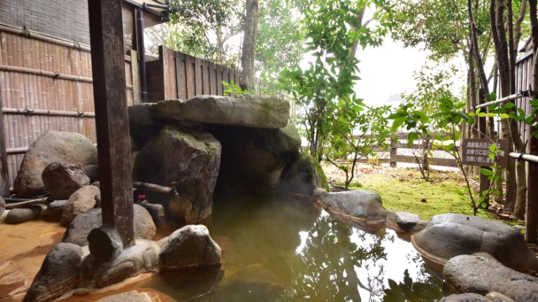 Open-air bath in maisonette-type guest room Kunugi