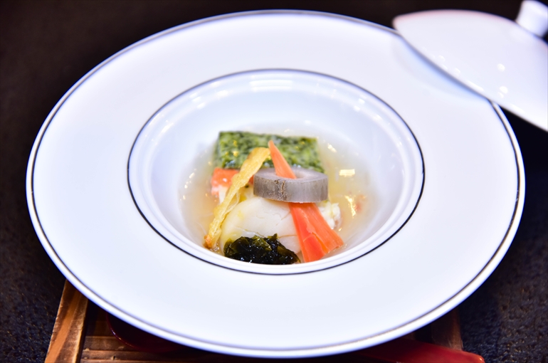 紅鮭と白菜の重ね蒸し　蟹餡掛け