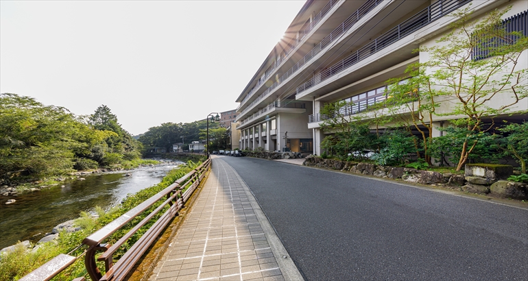 『箱根路開雲』