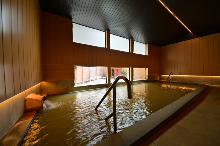 深さ1mもある通称“温泉プール”~男女別大浴場「仁乃湯(めぐみのゆ)」