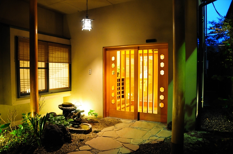 別館「鶴の居」の入口