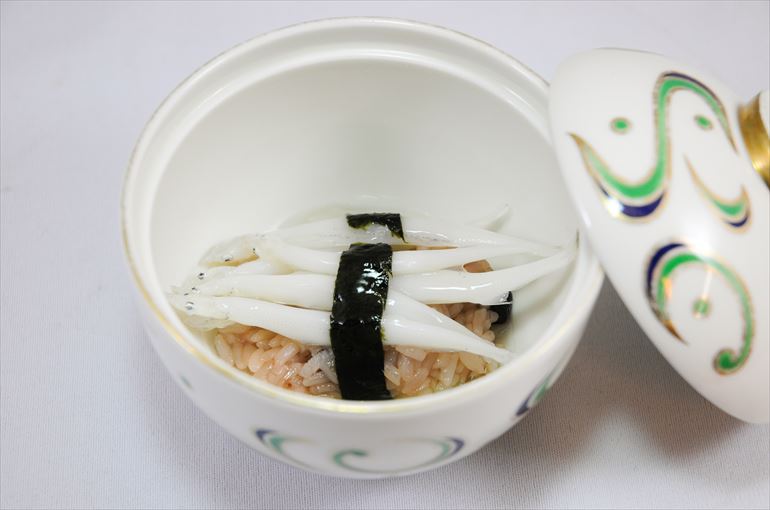 蒸物「白魚赤飯蒸し」