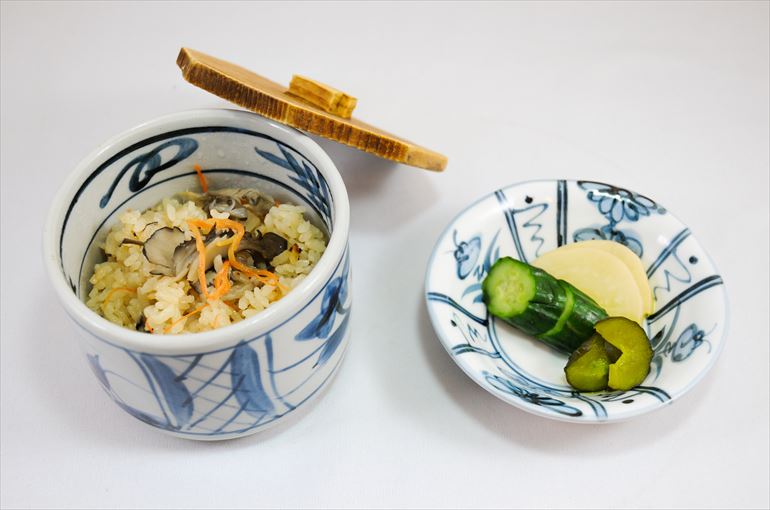 飯「舞茸ご飯」　香の物