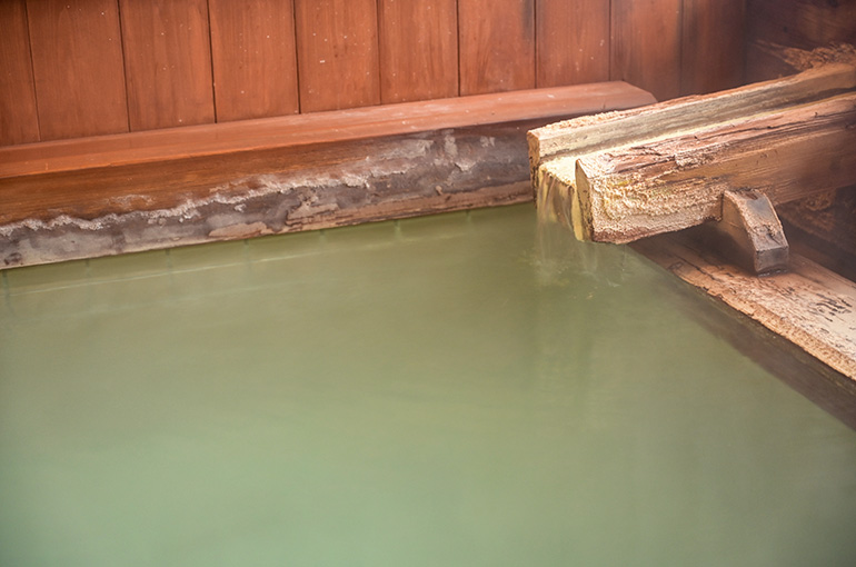 男女別大浴場「弁天の湯」（男湯）の湯口