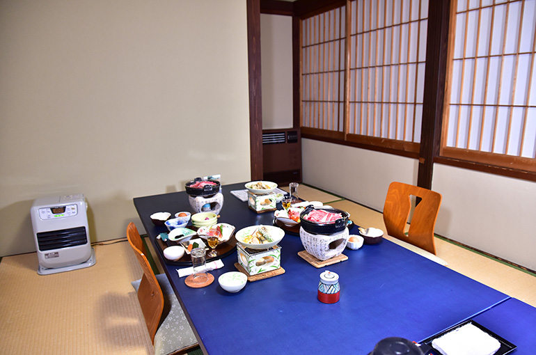 個室の食事処（2023年12月撮影）