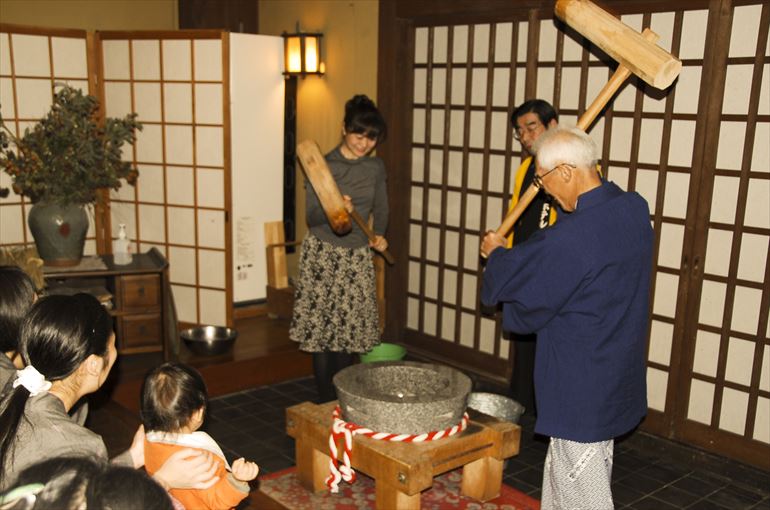 民話の語り～餅つき