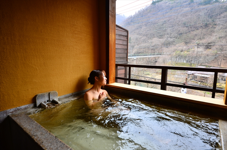 源泉かけ流しの客室露天風呂