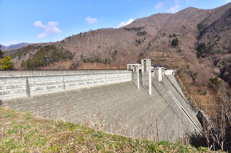 奥四万湖と四万川ダム（2021年3月下旬撮影）2