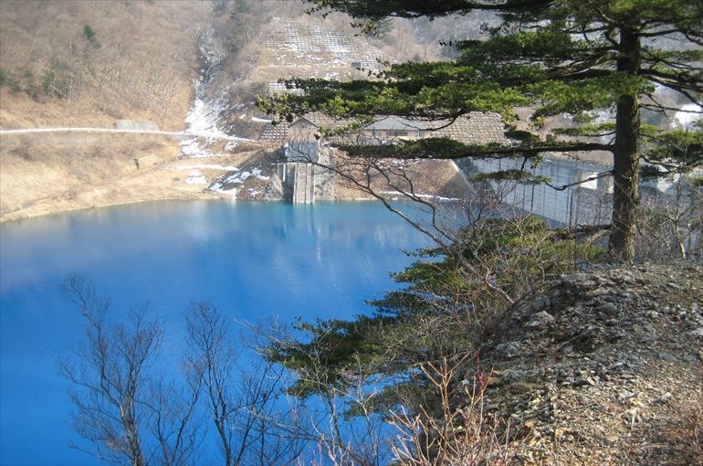 奥四万湖と四万川ダム