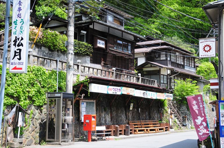 奥宿の近くにある「山口バス停」