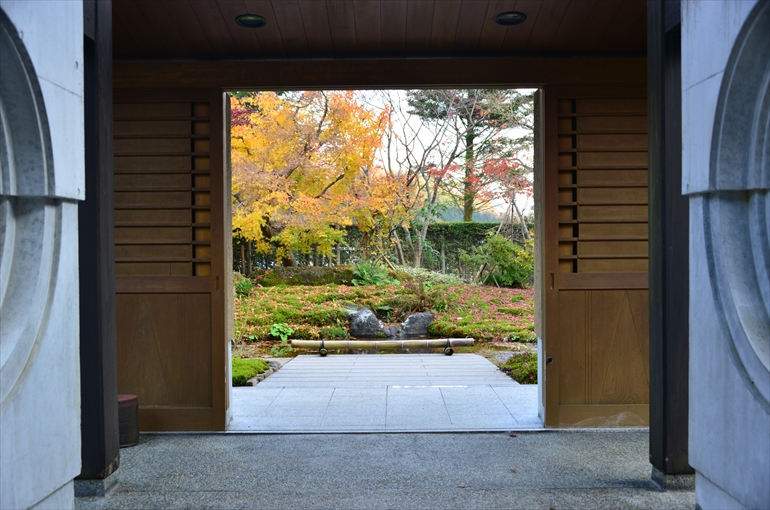 玄関から見える風景（１１月撮影）