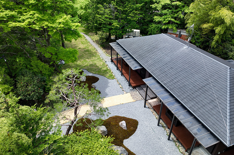 Vast site with well-maintained Japanese garden
