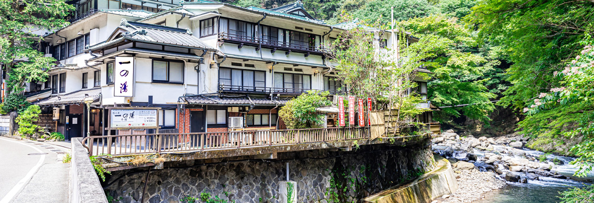 木造4層建数寄屋造りの老舗の箱根温泉旅館