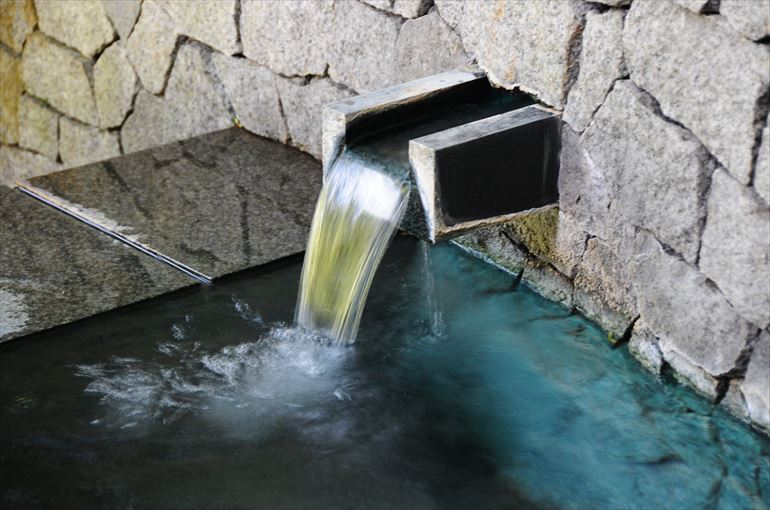 露天風呂「翠雲の湯」の湯口