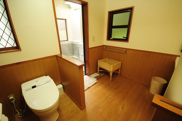 「清流」の洗面所とトイレ