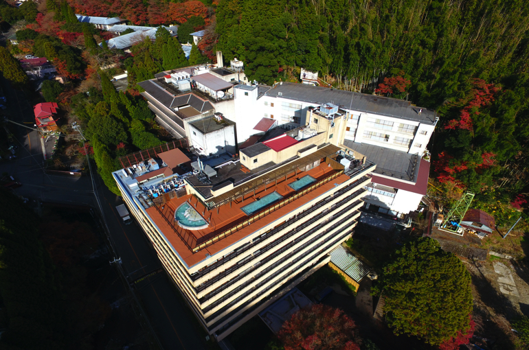 空から見た展望露天風呂「大空」（11月下旬）