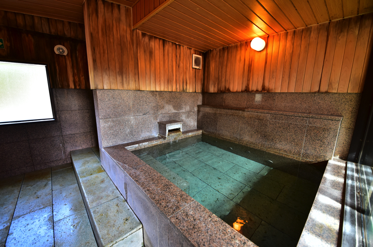 露天風呂（3つの湯船）と内風呂3
