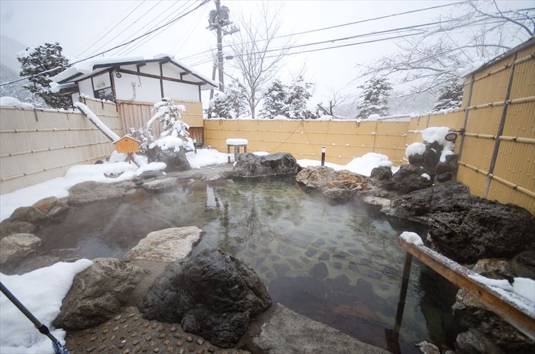 「藤の花房」女湯露天風呂