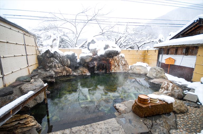 「藤の花房」男湯露天風呂