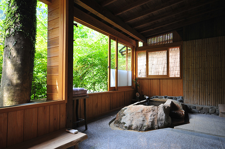 「もみじ」のお風呂リビング(4月)