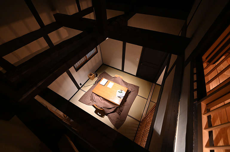 「さくら」の屋根裏部屋から見る下の和室