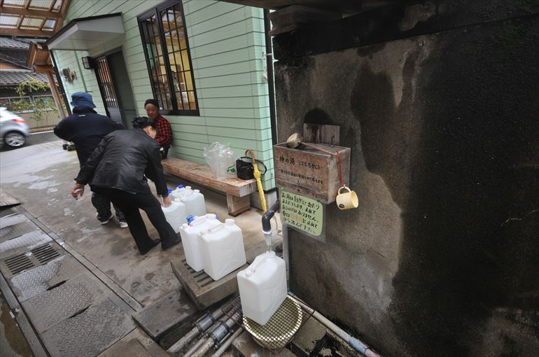 「神の湯」の飲泉コーナー