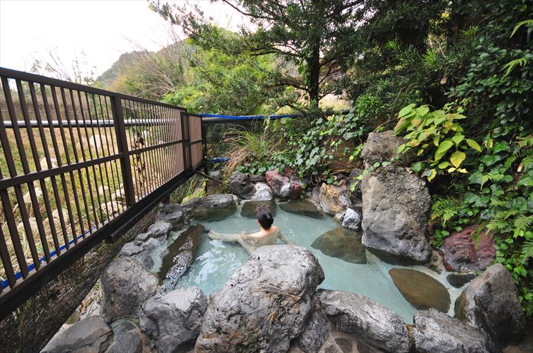 貸切の「ほたる露天風呂」