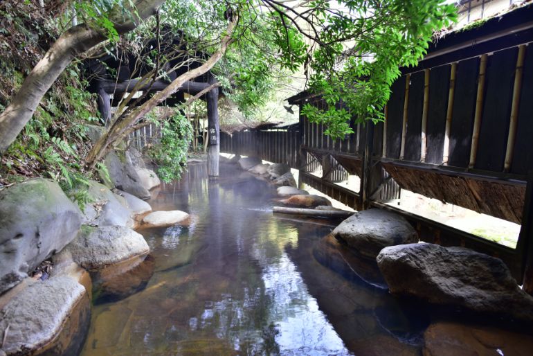 湯小屋側・男湯露天風呂「もみじの湯」