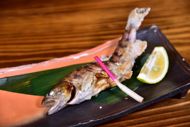 焼き物「山女魚化粧焼」