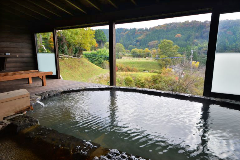 平屋タイプ客室「よしぶ」の半露天風呂