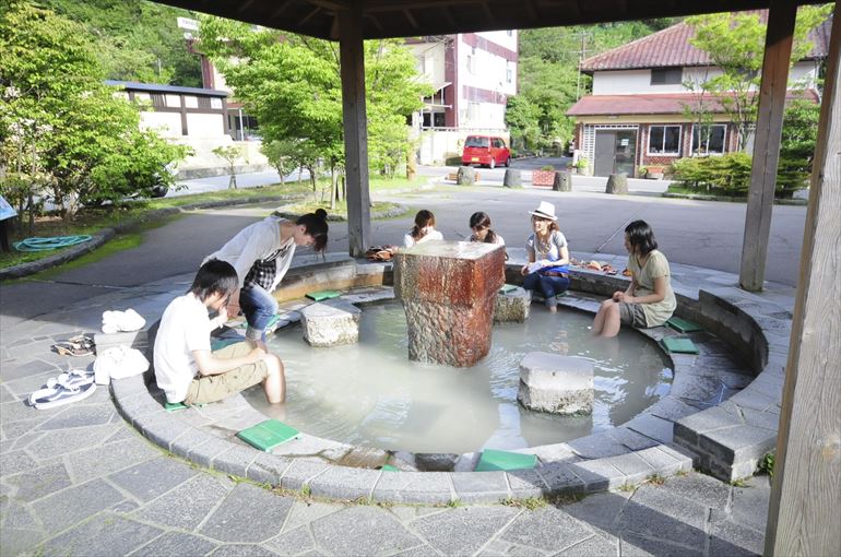 「足湯広場」