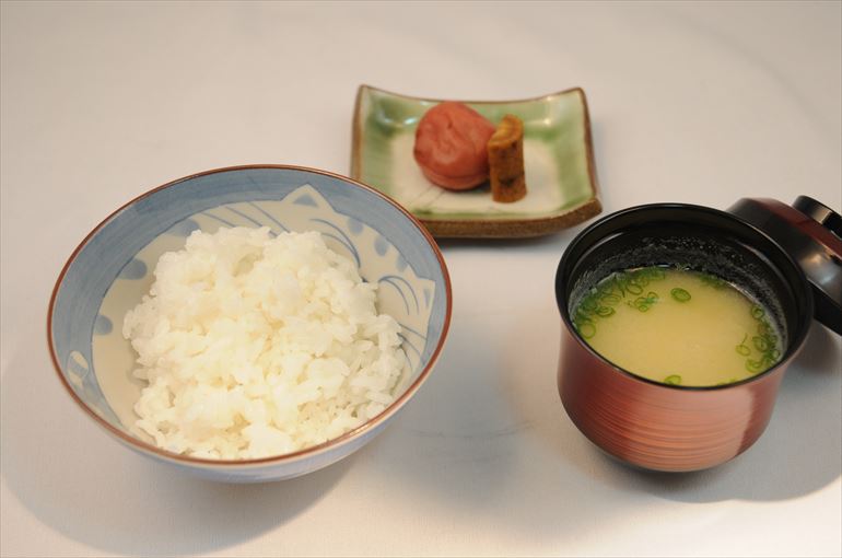 食事「白飯 呉汁 自家製香の物」