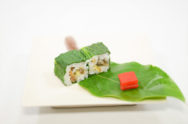  凌ぎ「赤貝と野菜の巻き寿司」