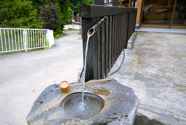 元湯くらぶ-飲温所と足湯